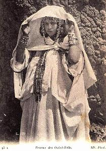CA a- 255- Village negre